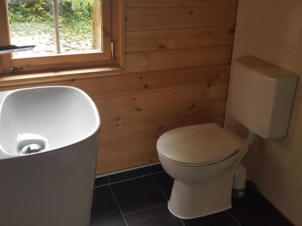 Blockhaus Canow Mit Fahrraedern Extérieur photo