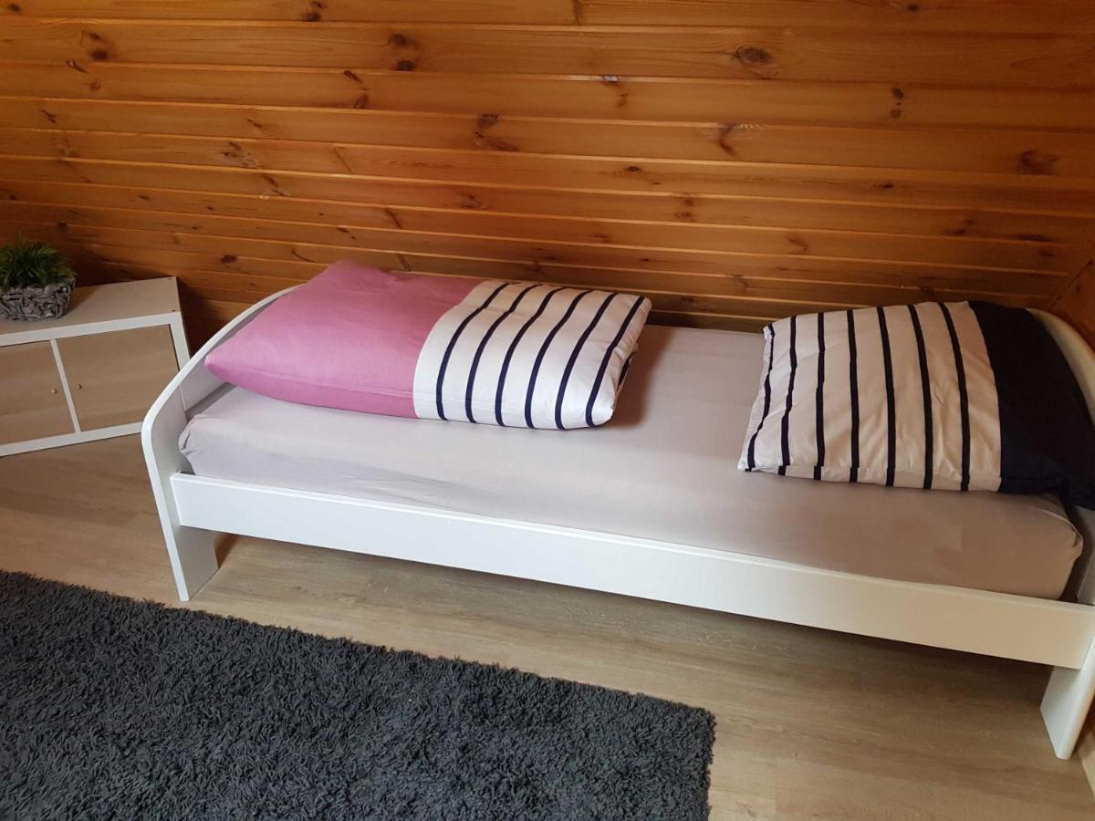 Blockhaus Canow Mit Fahrraedern Extérieur photo