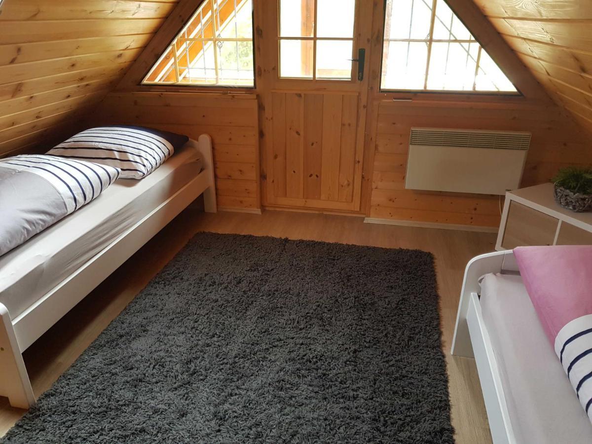 Blockhaus Canow Mit Fahrraedern Extérieur photo
