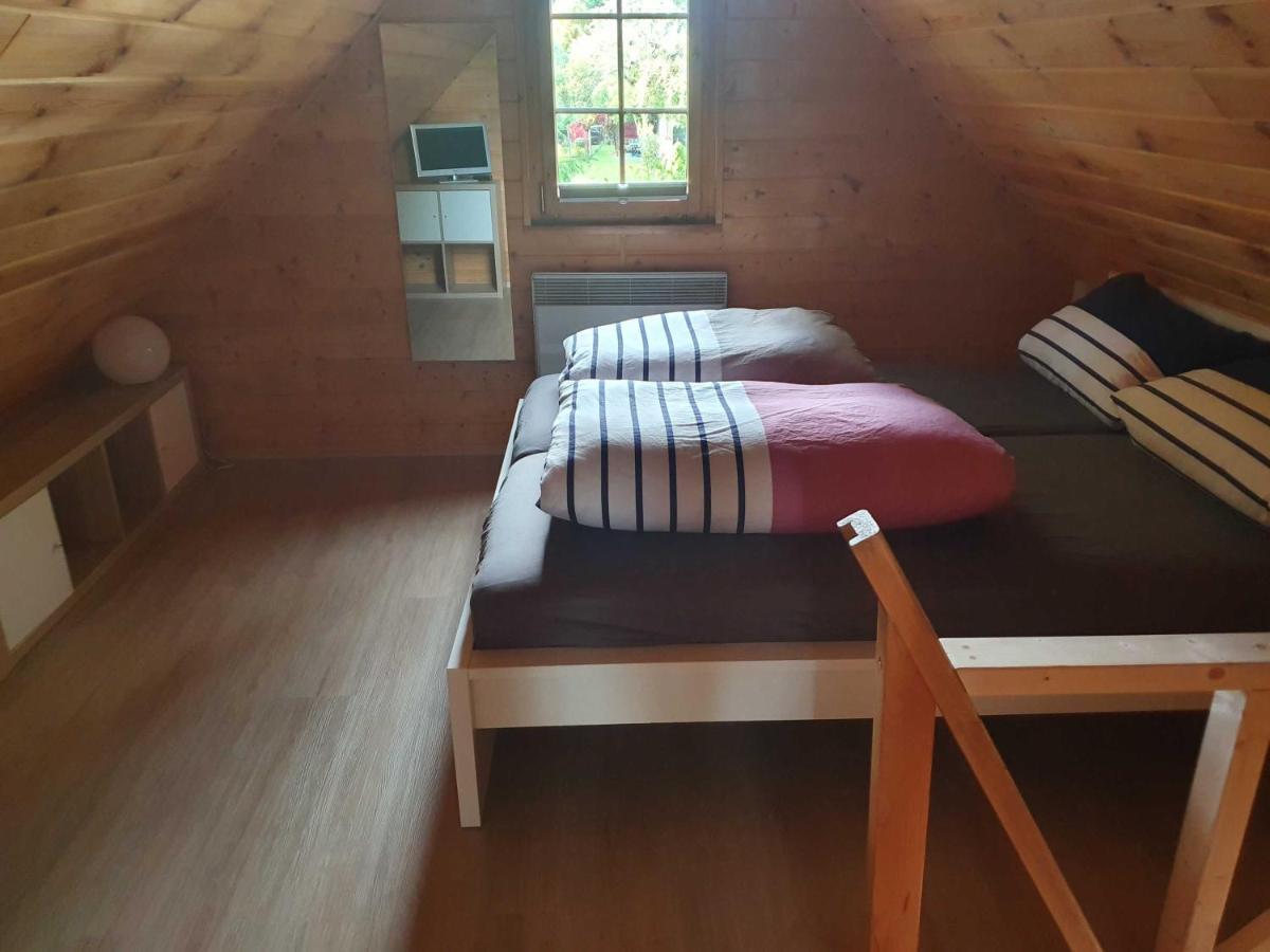 Blockhaus Canow Mit Fahrraedern Extérieur photo