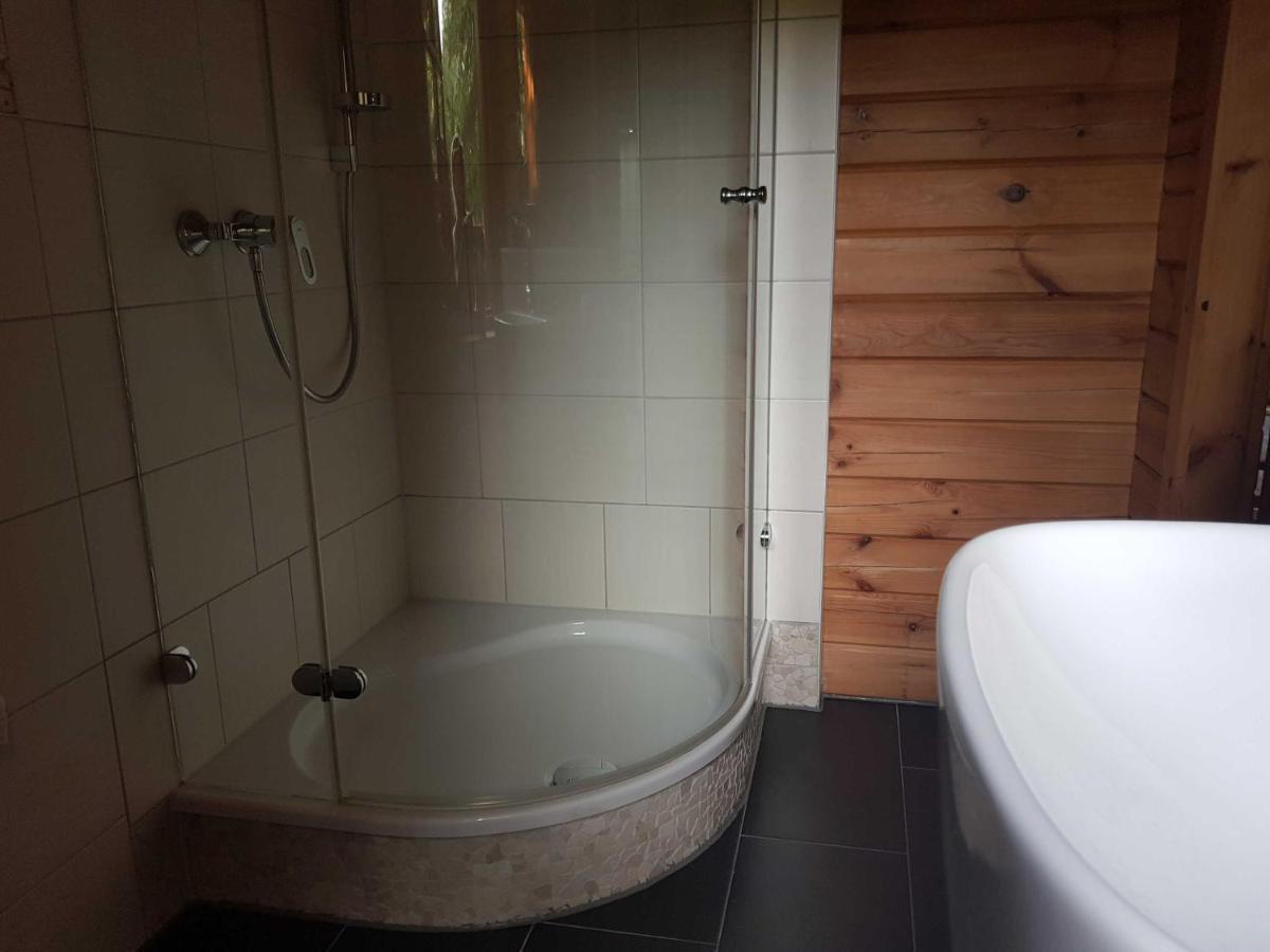 Blockhaus Canow Mit Fahrraedern Extérieur photo